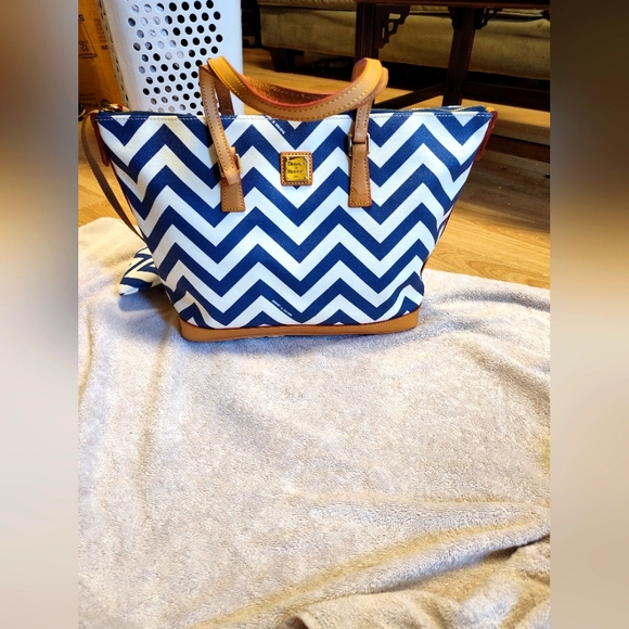 Dooney & Bourke Handbags - Dooney & Bourke Chevron Tote
